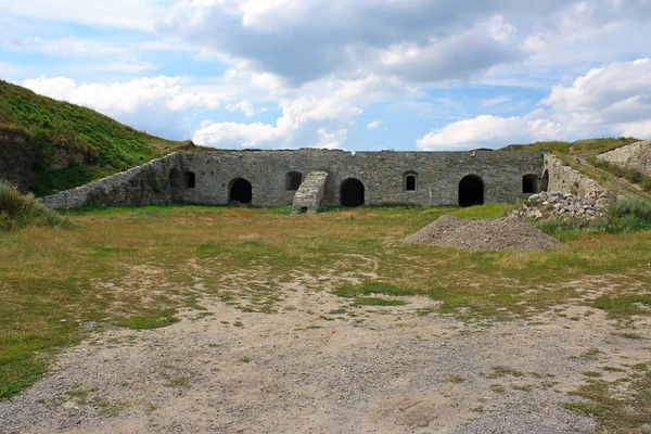 Karpatlar, Ukrayna, Ortaçağ Kalesi