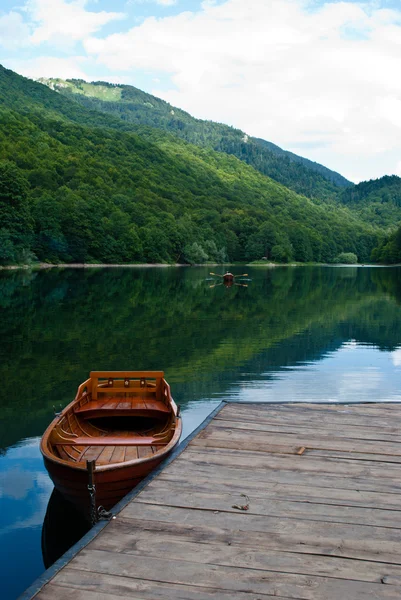 Еще одно фото с лодкой на озере Лицензионные Стоковые Изображения