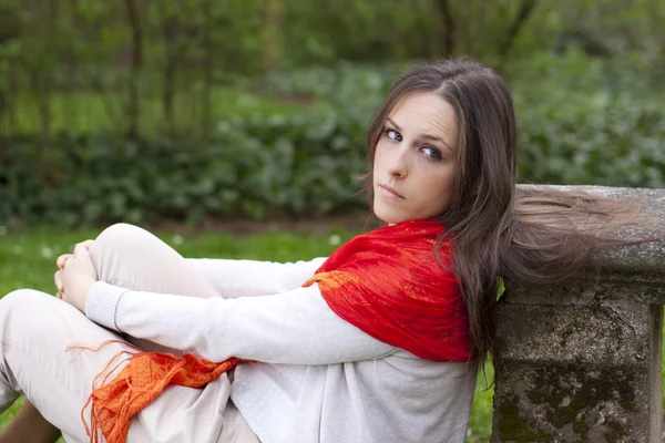 Portrait of a spanish brunette in the park — Stock Photo, Image