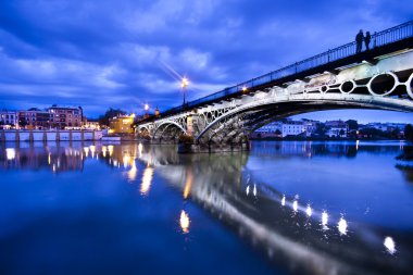 sevillie, köprü ve riverside romantik Panoraması