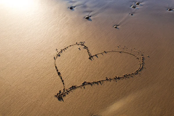 Corazón dibujado en la arena —  Fotos de Stock