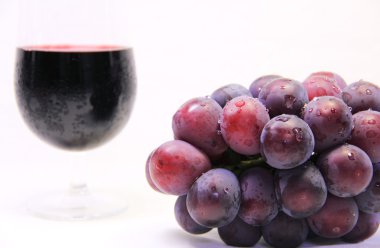 üzüm ve bir beyaz üzerine kırmızı şarap