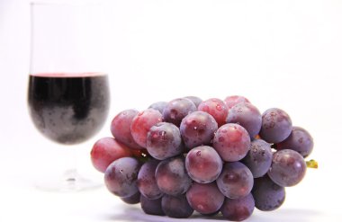 üzüm ve bir beyaz üzerine kırmızı şarap