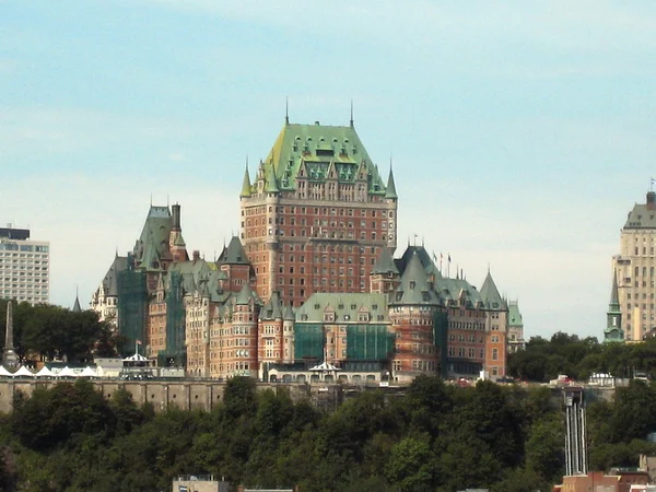 Замок Фронтенак в Квебеке — стоковое фото