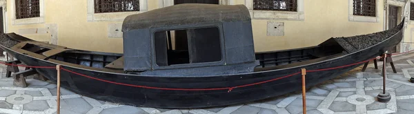 Staré gondole v Benátkách — Stock fotografie