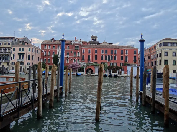 Γόνδολας στο Μεγάλο Κανάλι της Βενετίας — Φωτογραφία Αρχείου