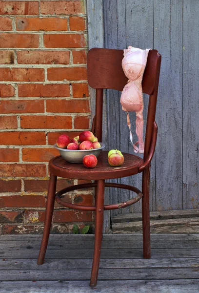 La vida de una silla vieja . — Foto de Stock