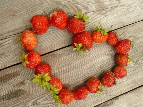 做成的多汁的草莓心 — 图库照片#