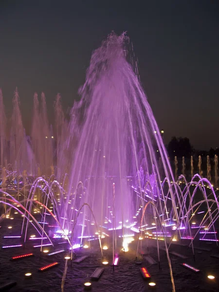 歌唱七彩喷泉在 tsaritsyno，莫斯科 — 图库照片