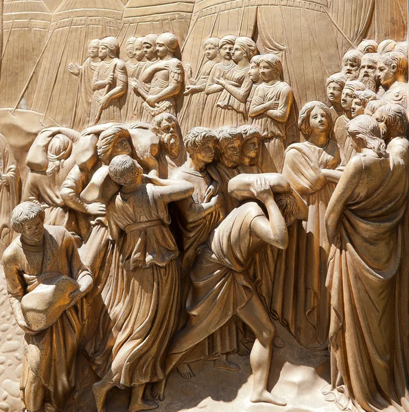 Golden ba-reliefs in Florence — Stock Photo, Image