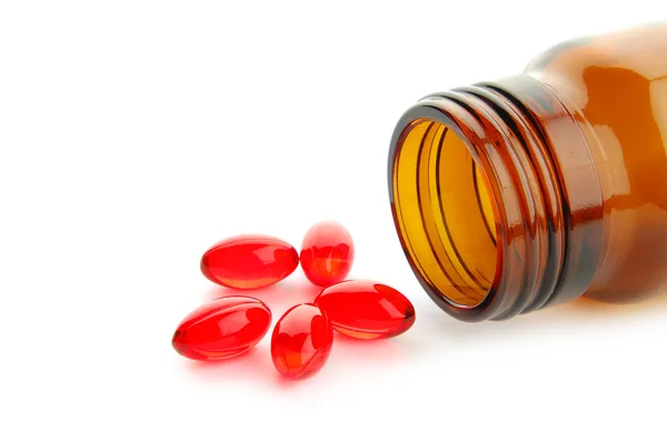Píldoras rojas aisladas en un blanco — Foto de Stock