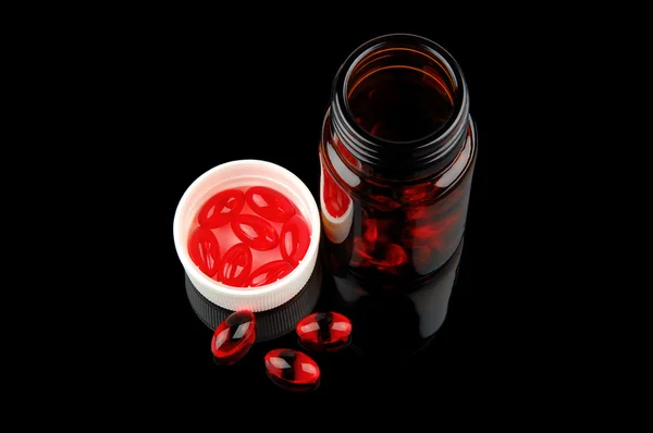 Pílulas de vitaminas vermelhas — Fotografia de Stock