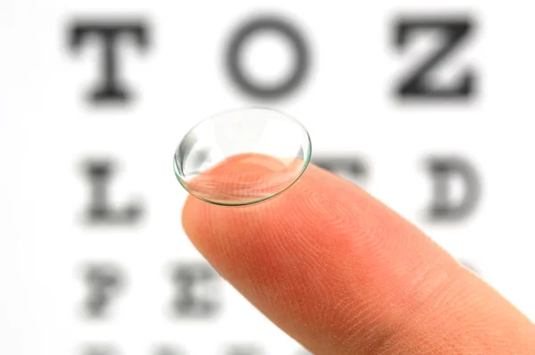Lente a contatto e grafico delle prove oculari — Foto Stock