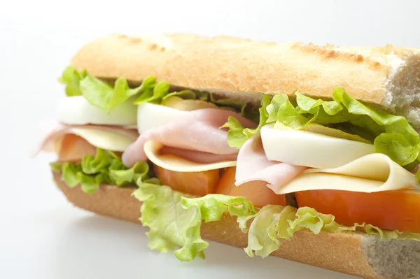 夹火腿和蔬菜的三明治 — 图库照片