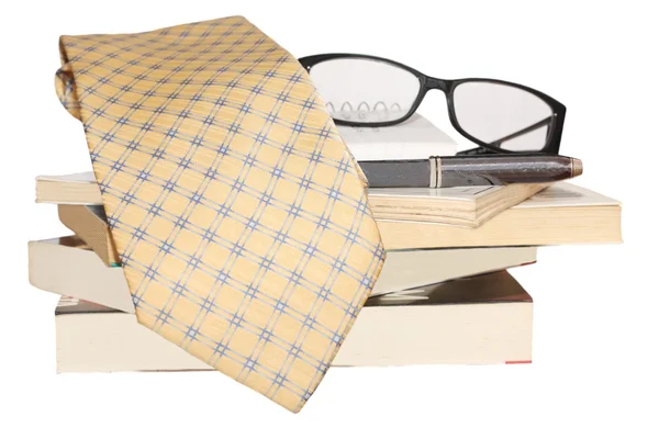 Okulary i długopis książka na białym tle — Zdjęcie stockowe