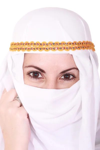 Mooie jonge Arabische vrouw Midden-Oosten in de nationale hoofdtooi — Stockfoto