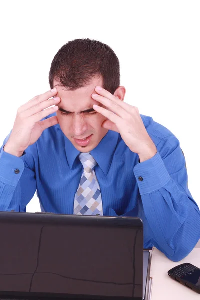 Jonge mannelijke zakelijke ondernemer met een hoofdpijn tegen witte achtergrond — Stockfoto