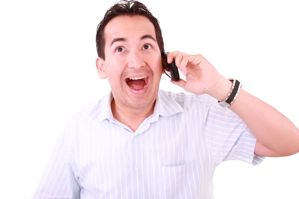 Mooie jonge man lacht en gesprekken per mobiele telefoon. — Stockfoto