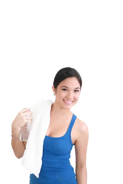 Πορτραίτο γυναίκας στο γυμναστήριο ενδυμασία, κρατώντας το μπουκάλι νερό και smi — Φωτογραφία Αρχείου
