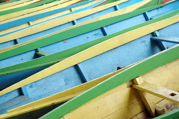Patrón filas de coloridos barcos de madera —  Fotos de Stock