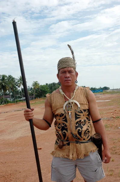 Portrét mužské kmenové kalimantan Indonésie — Stock fotografie