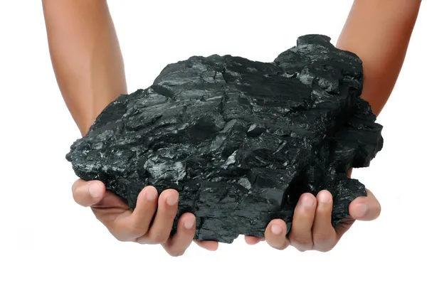 Velký kus uhlí se koná se dvěma rukama — Stock fotografie