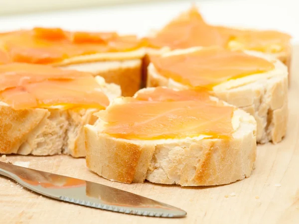 Crostini with smoked salmon and butter — Stock Photo, Image