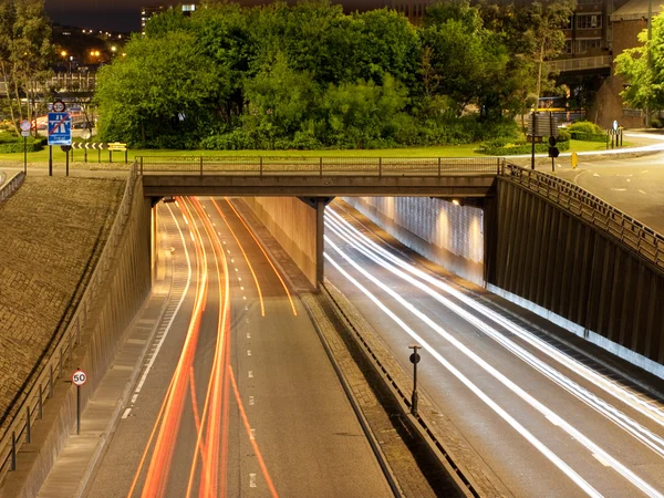 Şehirde gece trafiği