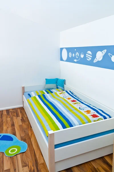 Childrens speelkamer met bed — Stockfoto