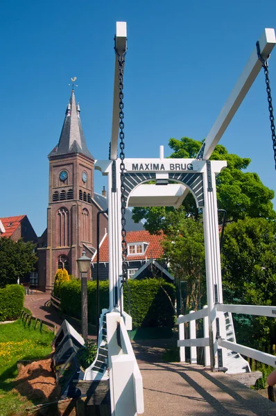 Maxima brug in het dorp marken — Stockfoto