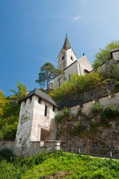 Toren van middeleeuws kasteel hohostervits, Oostenrijk — Stockfoto