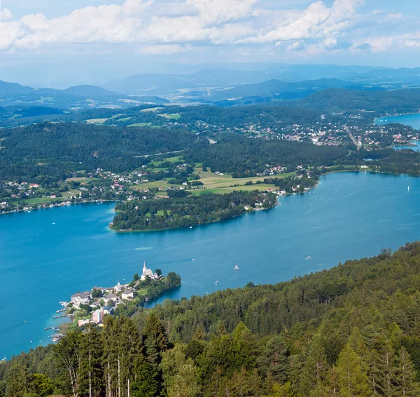 Panorama van lake worthersee, vogelvlucht bekijken, Oostenrijk — Stockfoto