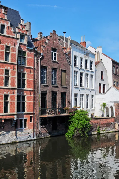 Typické holandské ulici v delph. Nizozemsko — Stock fotografie