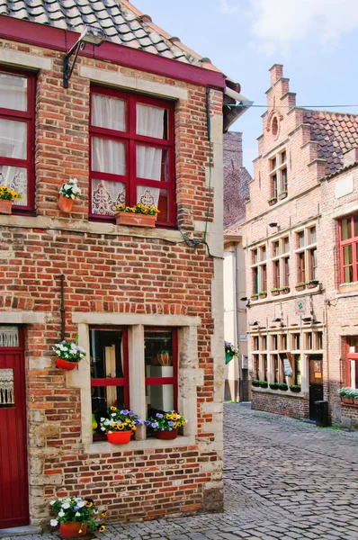 Uma típica rua holandesa no Delph. Países Baixos — Fotografia de Stock