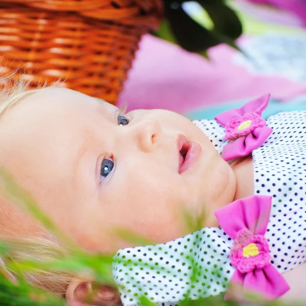 Nahaufnahme Porträt schöne kleine Mädchen — Stockfoto