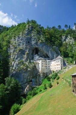 predjama kalede postojna, Slovenya