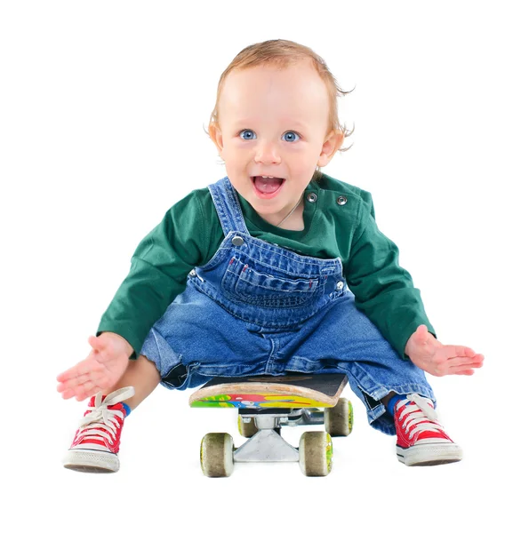 Bambino su uno skateboard — Foto Stock