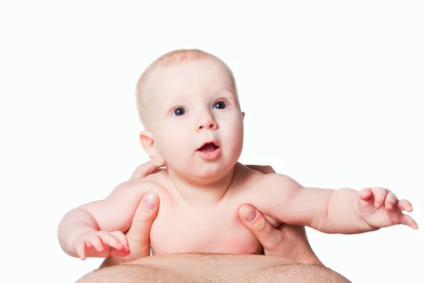 Babyjongen in handen van volwassene op wit — Stockfoto