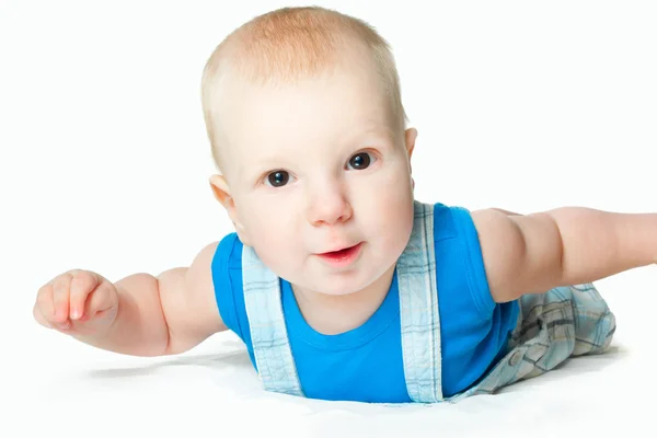 Bébé garçon portant bleu sur fond blanc — Photo