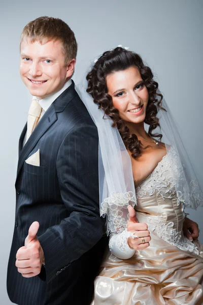 Gebarende bruid en bruidegom — Stockfoto