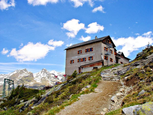 Chata kassel v Jižním Tyrolsku — Stock fotografie