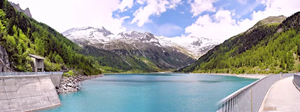 Panorama neves nádrž v Jižním Tyrolsku — Stock fotografie