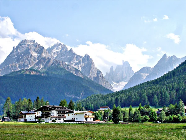 Vue sur les Dolomites Sexten — Photo