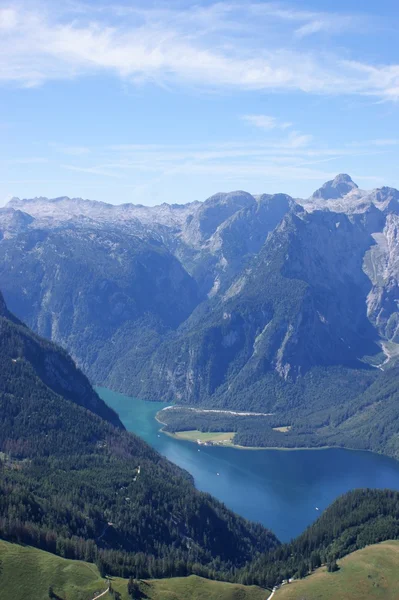 Lacul Konigsee din Alpii Bavarezi — Fotografie, imagine de stoc