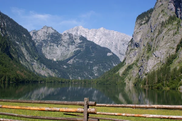 Pasture and mountain lake — Stock Photo, Image