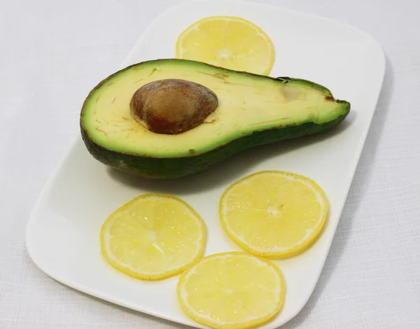 Avocado and lemon — Stock Photo, Image