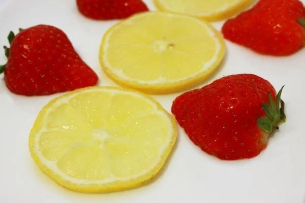 Strawberry and lemon — Stock Photo, Image
