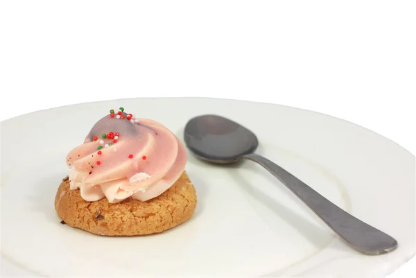 Deser z łyżką na talerzu — Zdjęcie stockowe