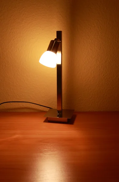 Lampa i mörkret — Stockfoto
