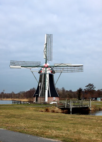 Windmill on the lakeshore — Stock Photo, Image